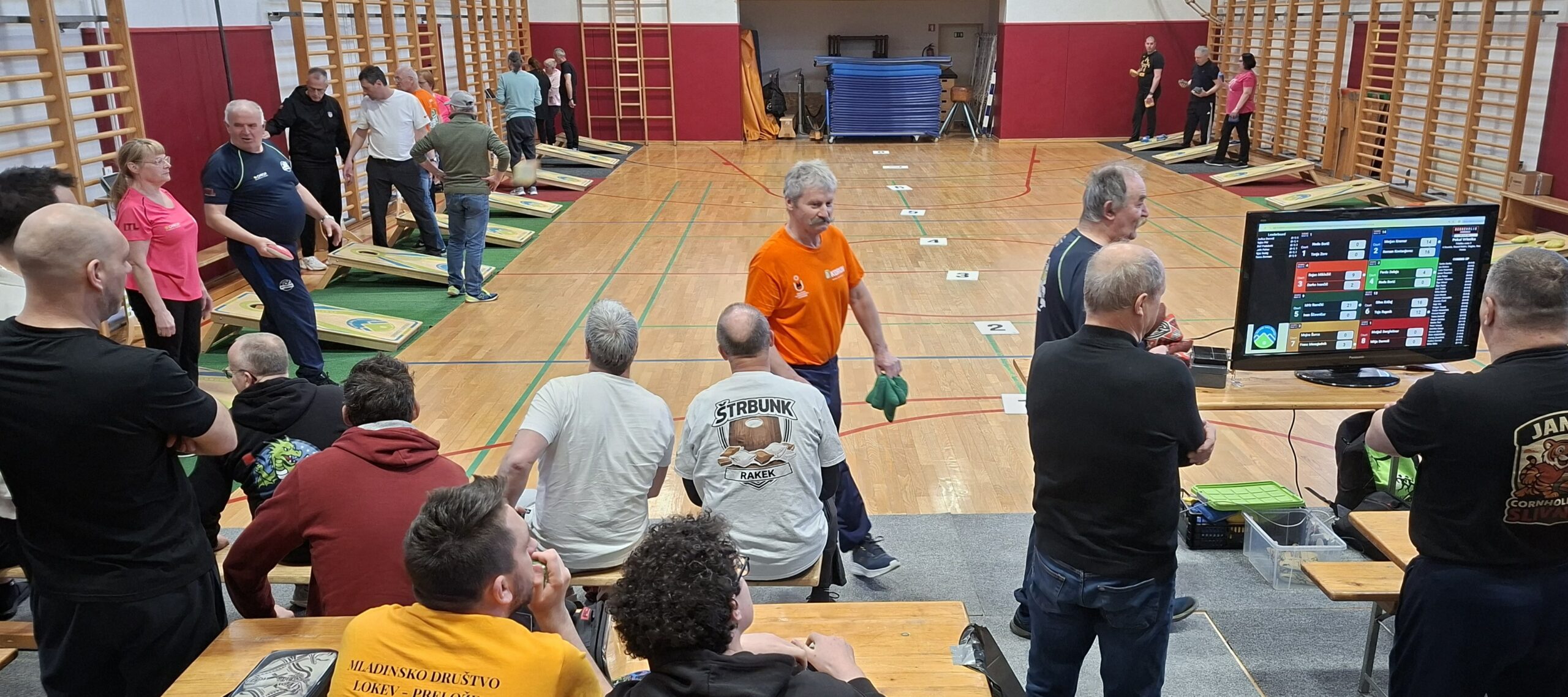 VN Vrhnike v štrbunku/Cornholu